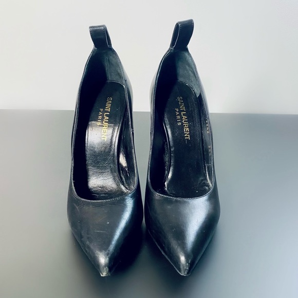 Yves Saint Laurent Shoes - Yves Saint Laurent black leather pumps